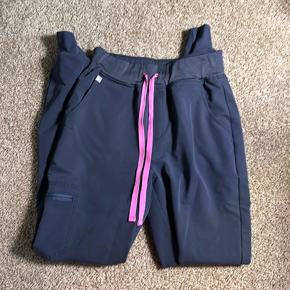 FIGS small tall Zamora high waited joggers